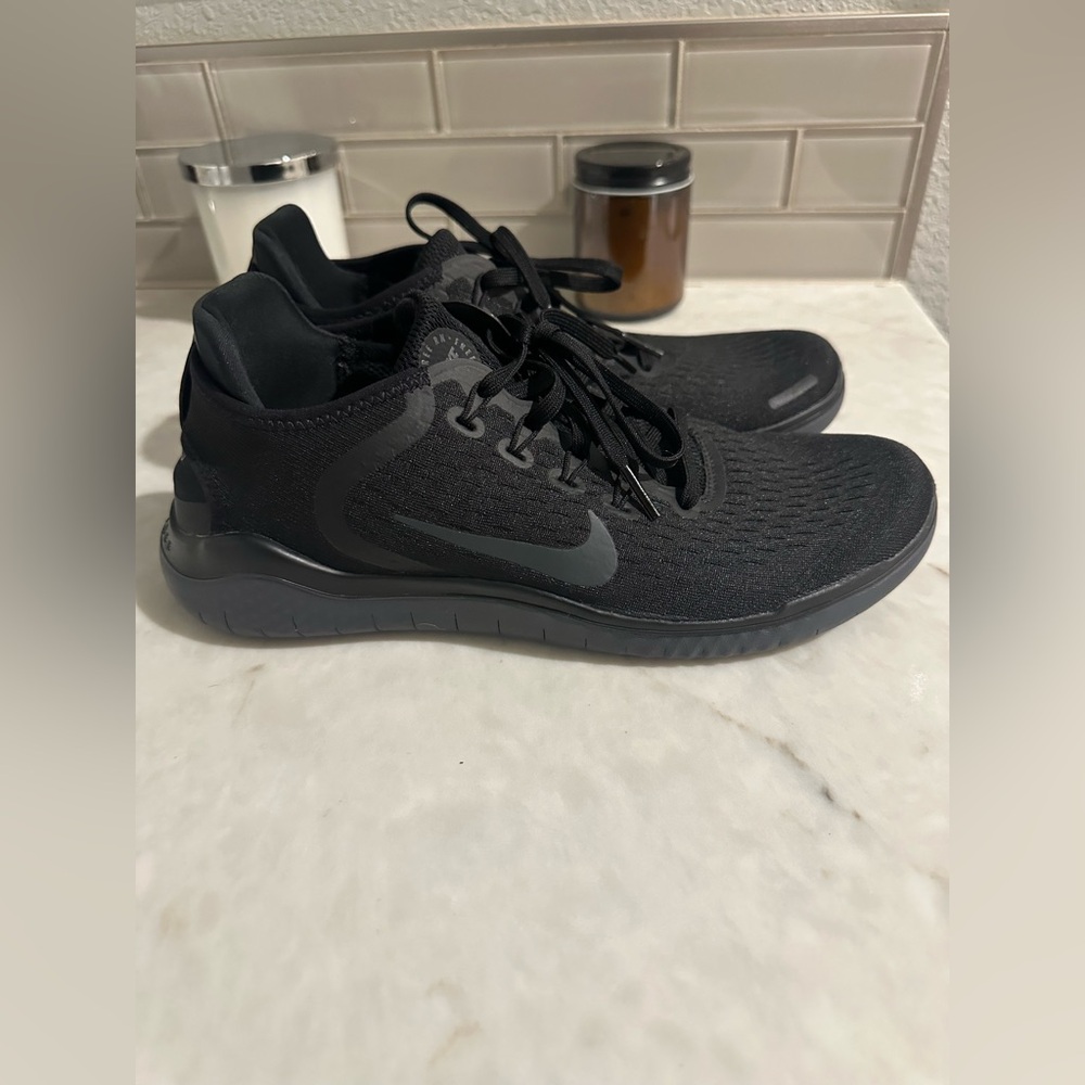 Men's Nike Free Run size 10 🖤EEUC